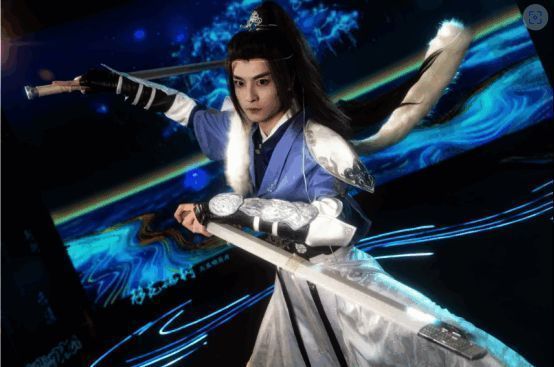 CP30漫展现场，玩家与游戏角色合影留念