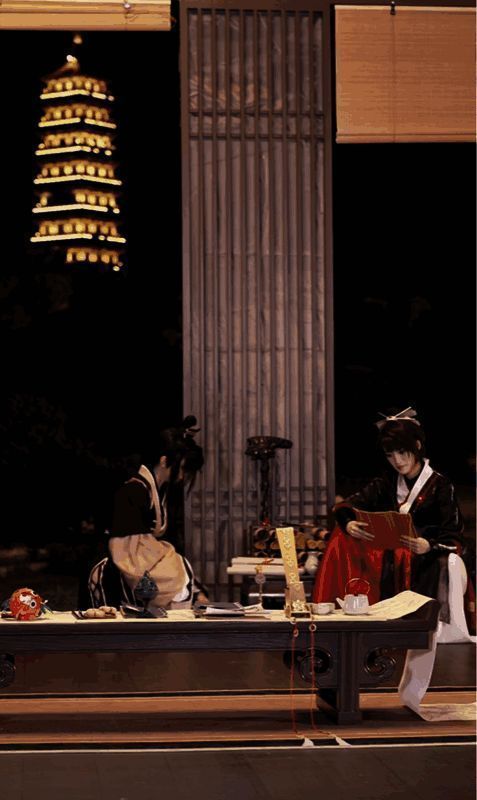 直播画面中再现绣衣楼场景，古风元素浓郁，氛围感十足