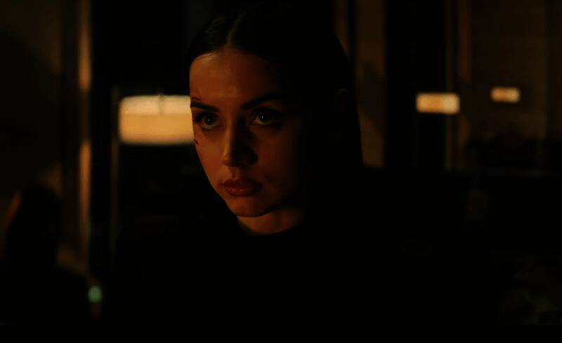 安娜·德·阿玛斯芭蕾杀姬宣传图，手持枪械在暗夜中准备出击