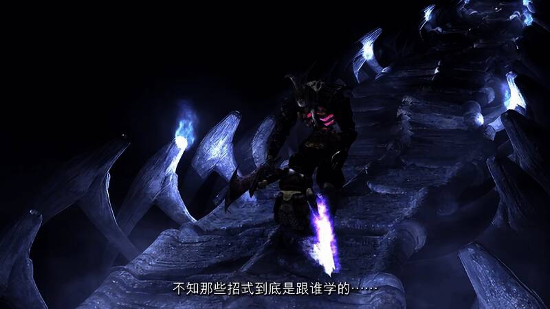 阿邑在月下独舞般挥剑，光影交错极具美感