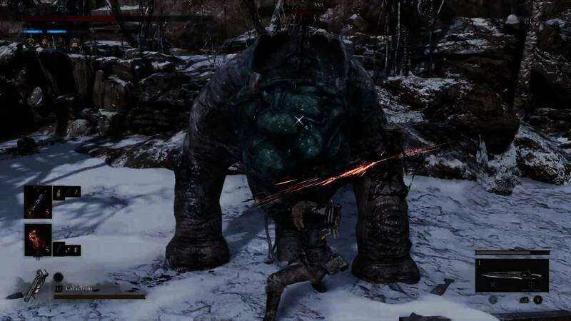 角色换装界面展示，装备系统复杂多样