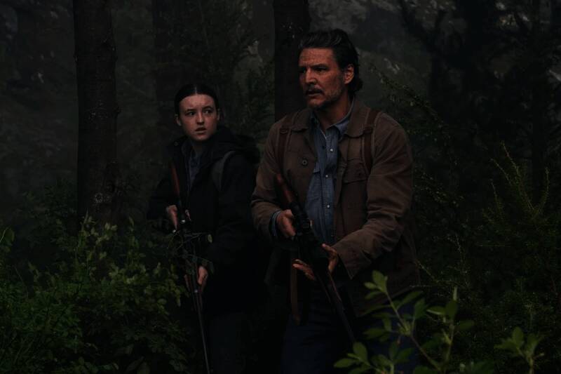 顽皮狗总部内景图，员工正在电脑前紧张工作