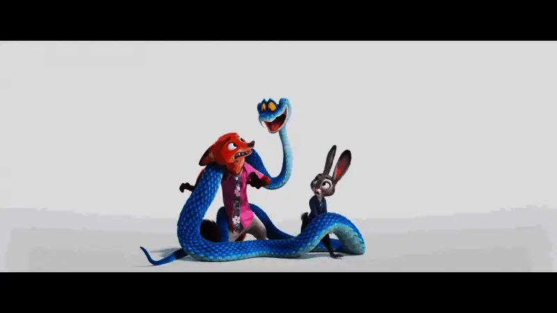 朱迪在暗巷中警觉观察，周围布满神秘线索与脚印