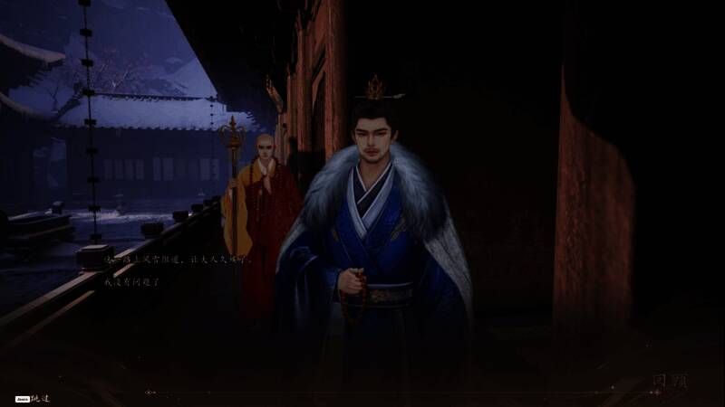 深夜庭院全景视角，雪花在月光下飘落