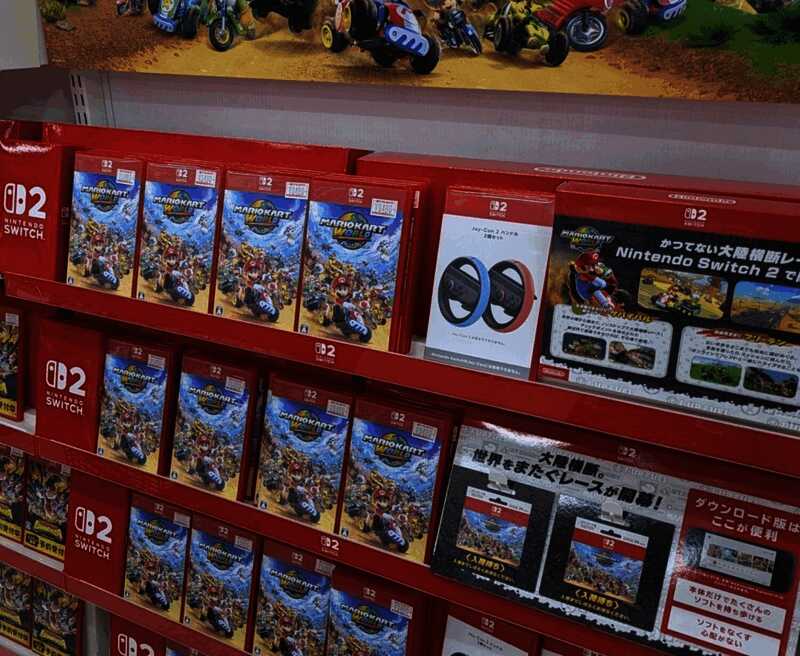 零售店内设有专门的Switch 2游戏展示区，背景板上印有主机发售倒计时标语