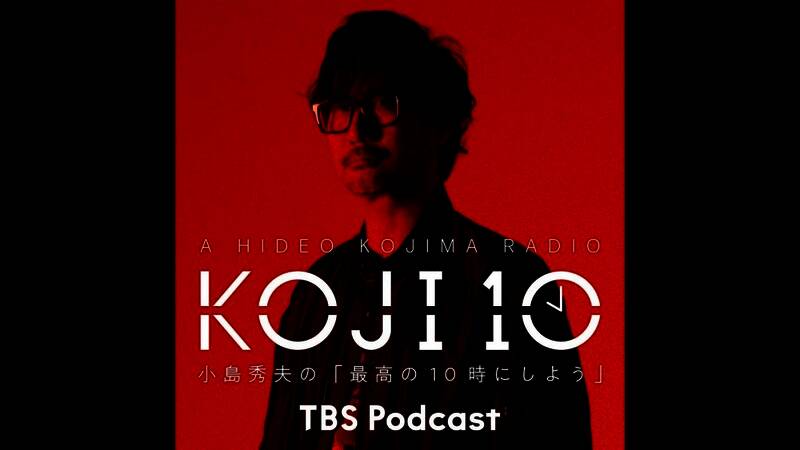 小岛秀夫在电台节目中的访谈现场，神情专注地讲解设计理念