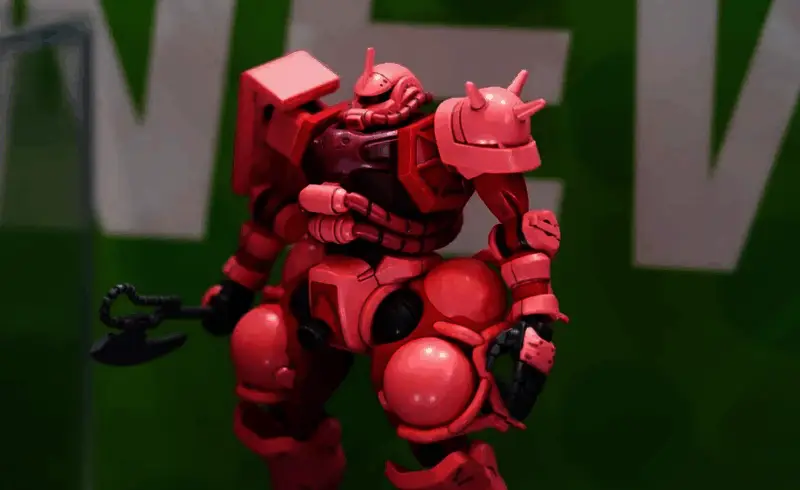 夏亚红扎古钢普拉模型正面展示，机体红色涂装亮眼，线条流畅富有科技感