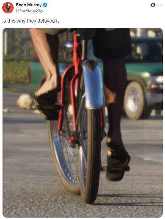 推文中展示了一位NPC角色穿着人字拖骑自行车的画面，成为讨论热点