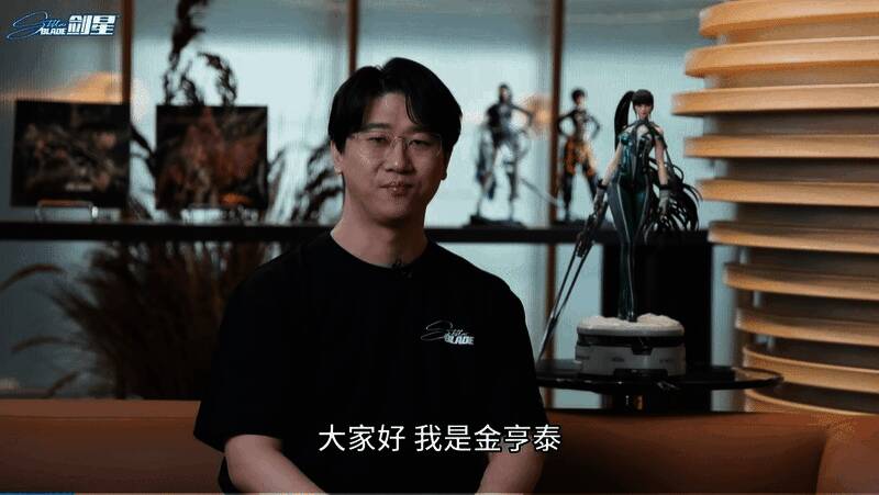 《星刃》游戏场景展示，角色动作流畅，画面细节精致