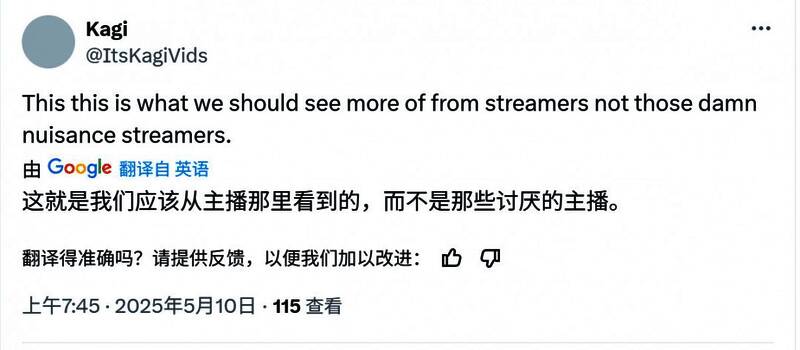 甲亢哥亲手为孩子挑选电脑，神情认真