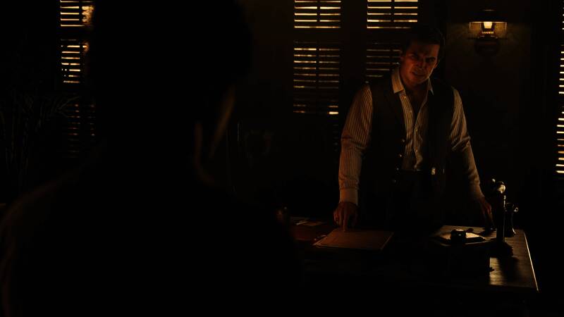 《四海兄弟：故乡》标准版与豪华版封面并列展示，背景为西西里岛地图与黑帮元素