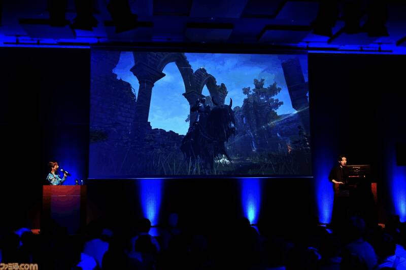 游戏主菜单界面，视觉风格依旧恢弘大气