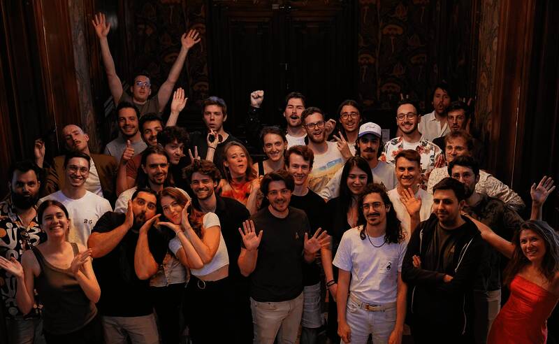 《光与影：33号远征队》实体版封面展示