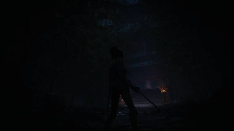 《明末：渊虚之羽》游戏剧情插图，女侠手持武器穿越废墟场景