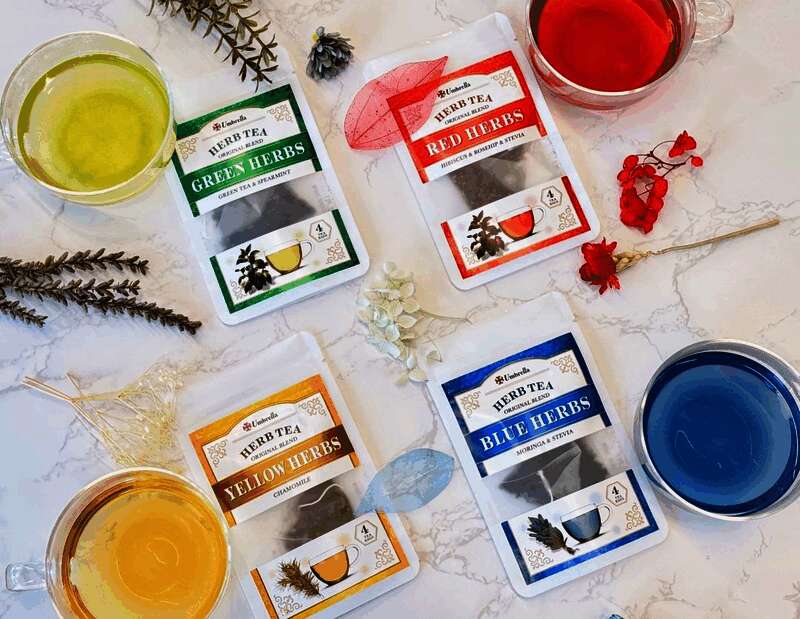 《生化危机》药草茶包装侧面展示，清晰标注成分与使用方法