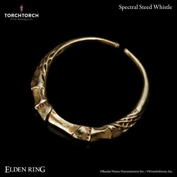 戒指与游戏模型对比图，展示高度还原的设计细节