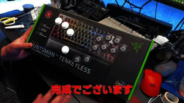 改装后的街机摇杆正面展示，外观复古精致