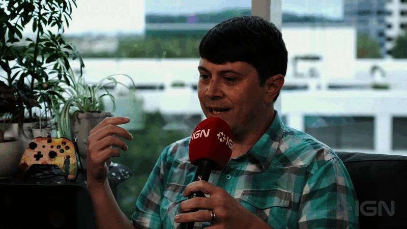 角色手持武器在废墟环境中作战的场景