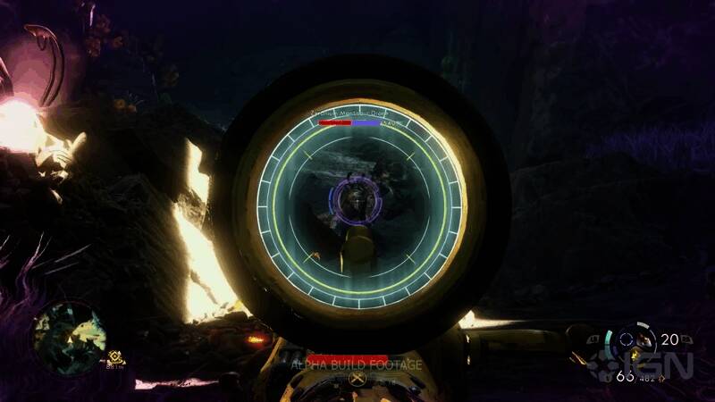 角色在废弃工厂中与敌人周旋的战术对战画面