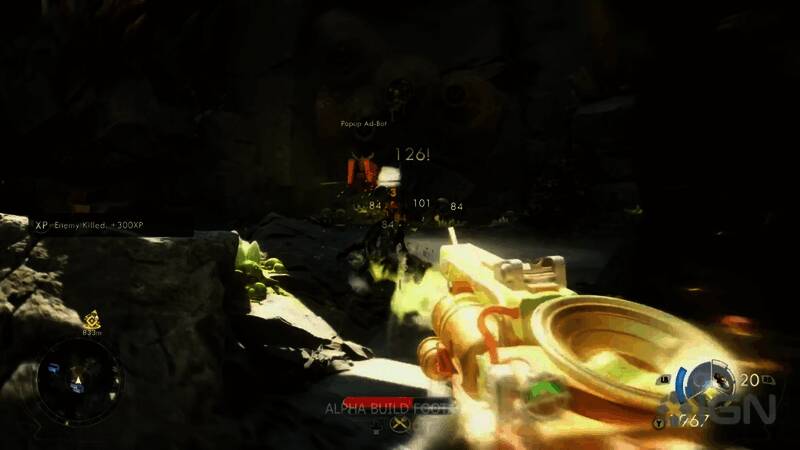 科幻都市夜景下角色与敌人展开枪战的场景