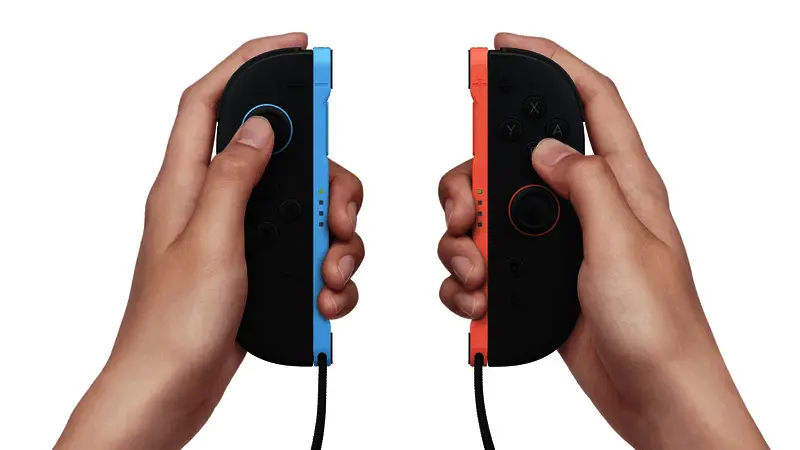 Switch 2两款版本外观对比图，左侧为日区限定版，右侧为多语言全球版