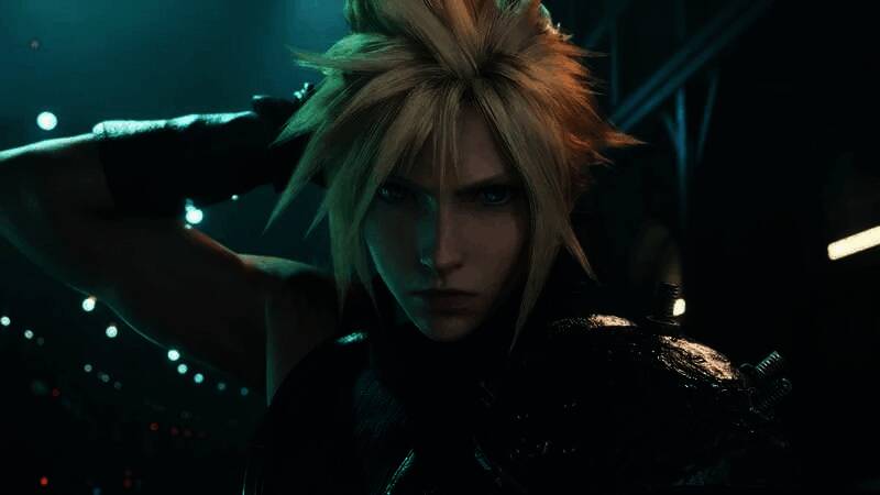 《最终幻想7：重制版》游戏封面艺术图，克劳德手持破坏剑，背景为米德加城市