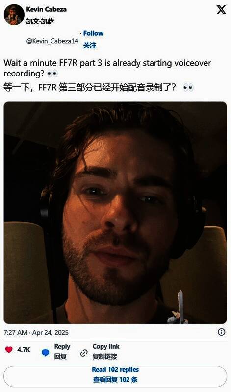 角色克劳德与萨菲罗斯对峙的战斗场景，气氛紧张，光影效果震撼