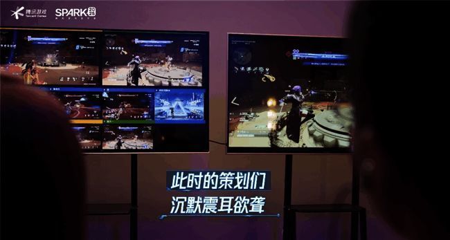 嘉宾发言时台下观众认真聆听，气氛凝重