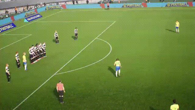 济科施展弧线落叶射门，皮球划出优美轨迹直挂球门死角