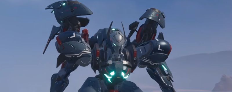 《解限机》中飞景机甲在战斗中发动隐身突袭的瞬间，机体泛起蓝色能量波纹，周围环境光影闪烁