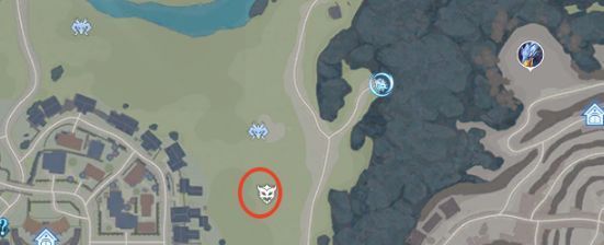 第三只卤阿鹿栖息地实景图，位于山坡角落，背景为琉璃秘境建筑群