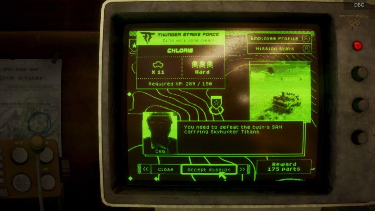 角色在加油站废墟中与敌人近身搏斗，展现非载具战斗元素