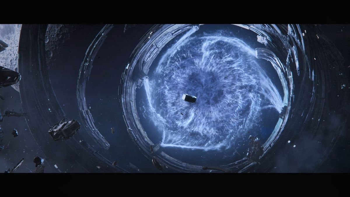 玩家在《星际征程》中建造的大型空间站，模块化结构清晰可见，周围环绕多艘飞船