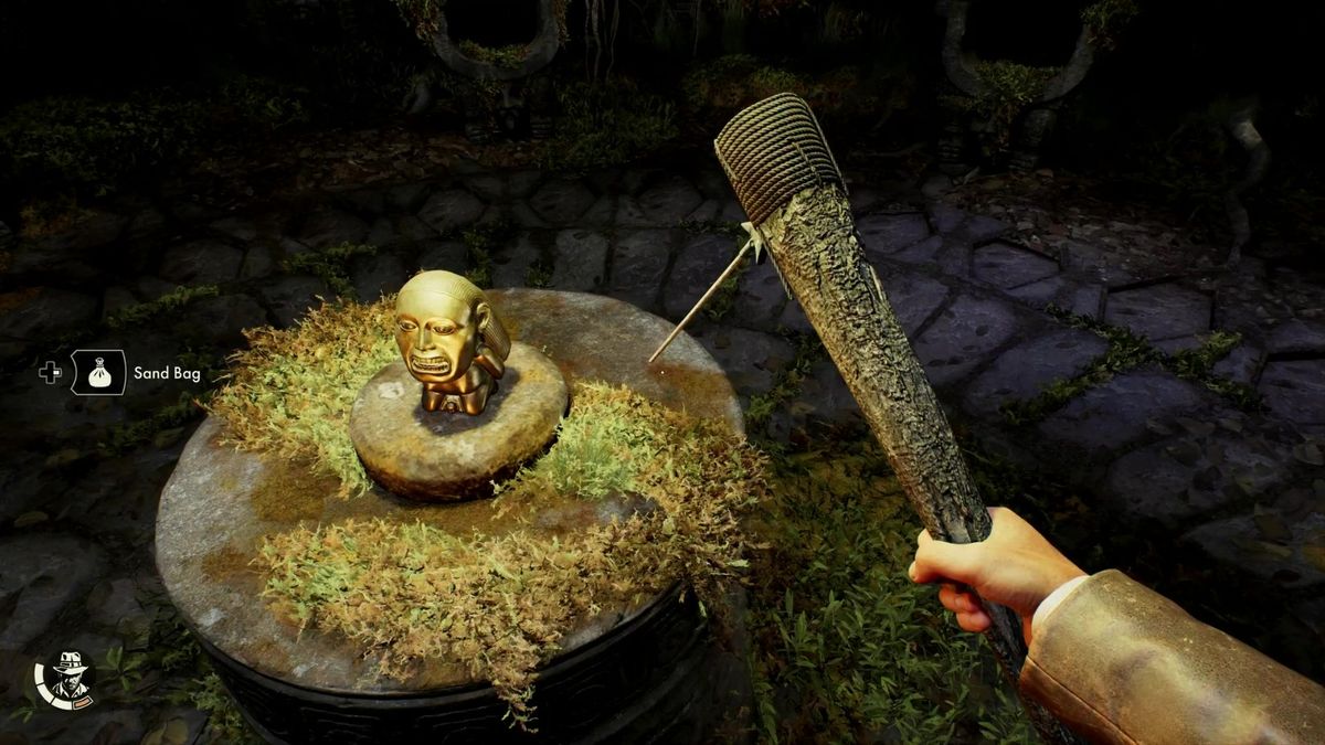 沙漠遗迹全景俯瞰图，沙尘弥漫，远处有金字塔轮廓