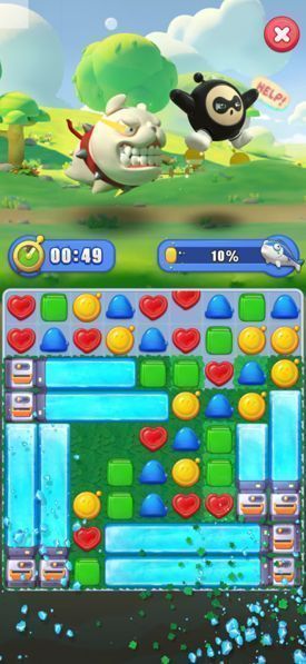 小黑被恶犬追赶的紧急事件场景，画面紧张，提示玩家快速操作解救