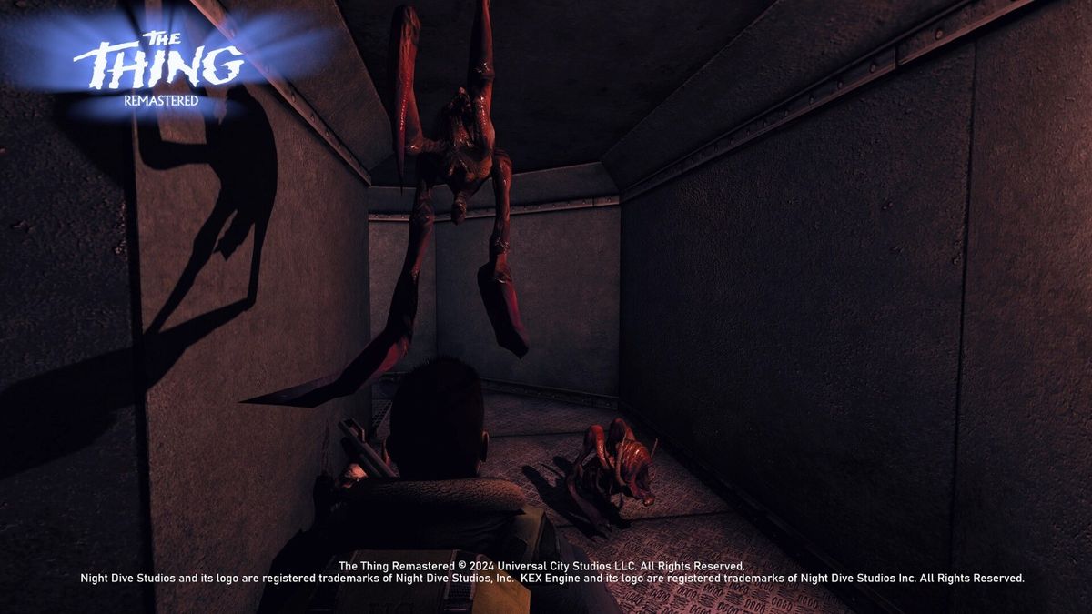 怪物破墙而出瞬间，利爪伸展，背景角色惊恐后退，动作张力十足