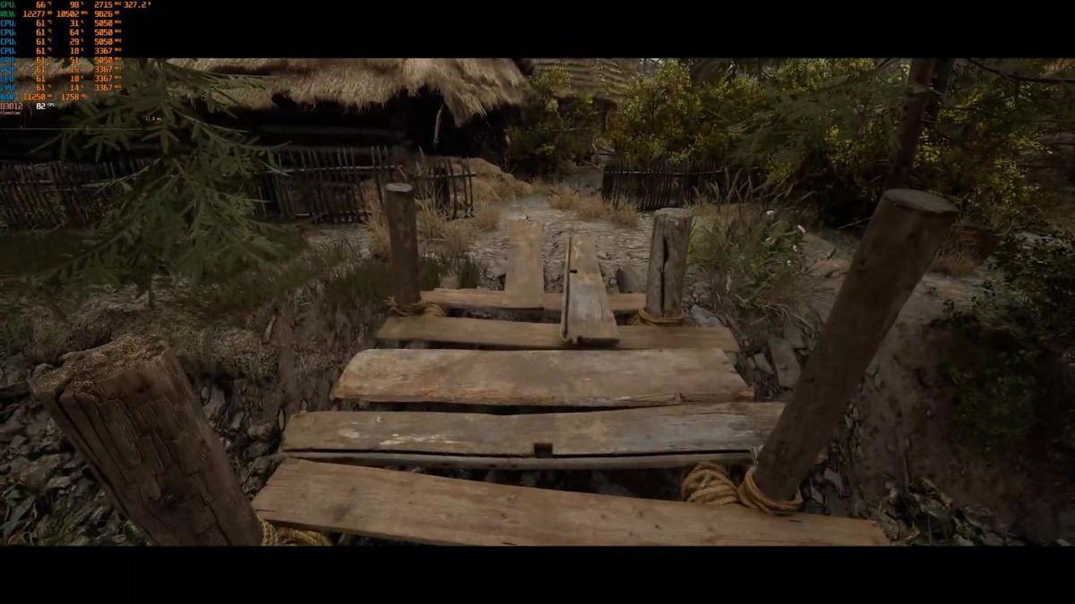 黄昏时刻的村庄全景，暖色夕阳映照屋顶，烟雾从烟囱缓缓升起