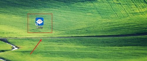 用户双击打开鲁大师图标的操作示意界面，桌面图标清晰可见