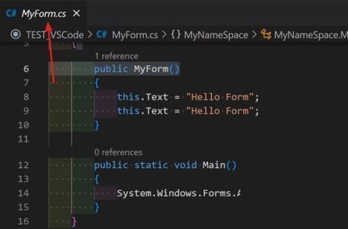 一个Python代码文件被打开，语法高亮显示，光标位于代码中间位置
