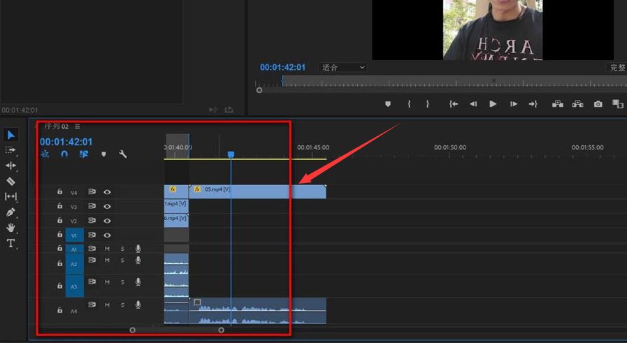 Premiere Pro时间轴界面，显示多个视频和音频轨道，光标指向轨道区域