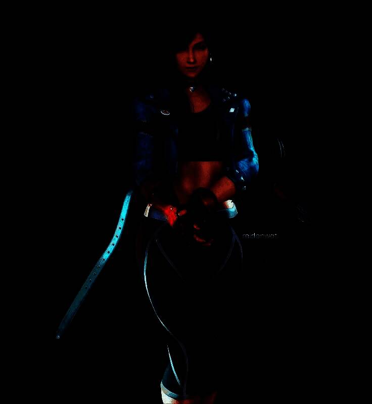 蒂法侧身站立，长发随风扬起，身穿经典黑色短裙装，眼神望向远方