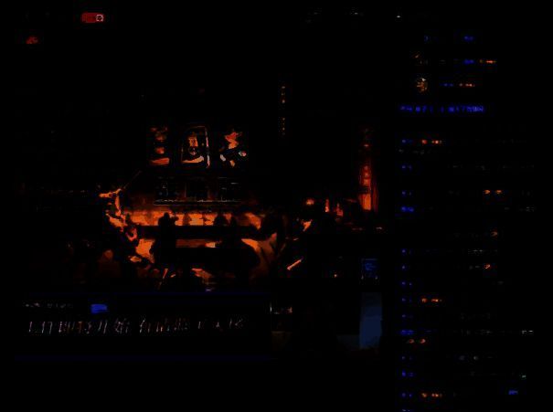 天蚕土豆、大斌子等主播排队进入新服的画面，直播界面显示服务器繁忙