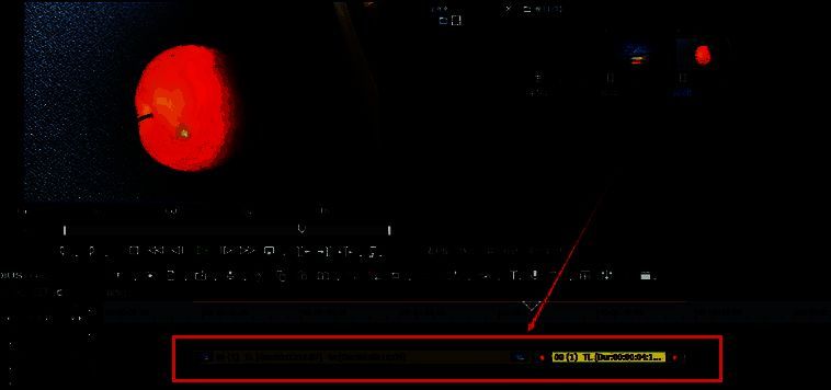 鼠标正在将视频片段拖动至时间轴，两段视频即将连接