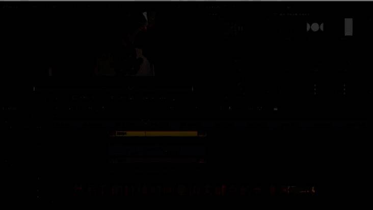 最终成片对比图，左侧为彩色画面，右侧逐渐过渡为黑白，过渡区域柔和自然