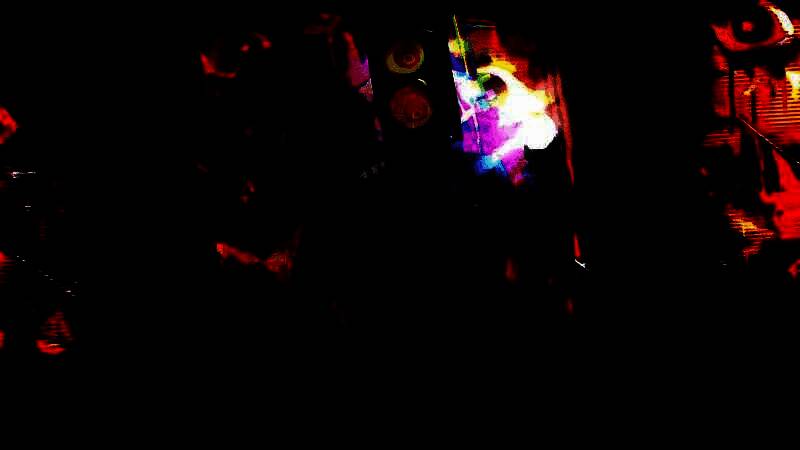 厨房内部场景，灶台燃烧着蓝色火焰，墙上挂着奇异香料，主角正在专注烹饪