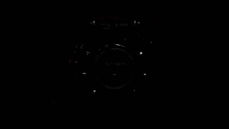 《文明7》战斗场景特写，炮火轰击城市，烟尘四起，战斗氛围紧张