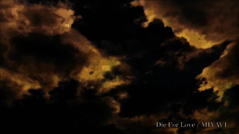 黑崎一护释放卍解技能的战斗瞬间，刀光闪烁，灵压爆发