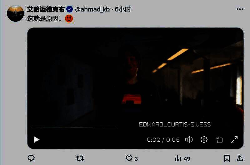 沙漠追逐战场景，主角在疾驰的卡车上与敌人搏斗