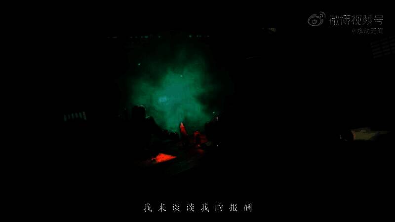 叶奈法与崔三娘融合形象，手持法杖悬浮空中，周身环绕紫色能量