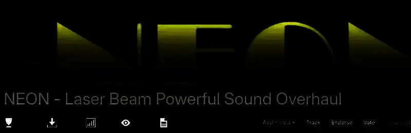 角色使用轨道激光轰击地面，巨大的能量束贯穿敌阵，周围火花四溅，视觉与音效极具冲击力